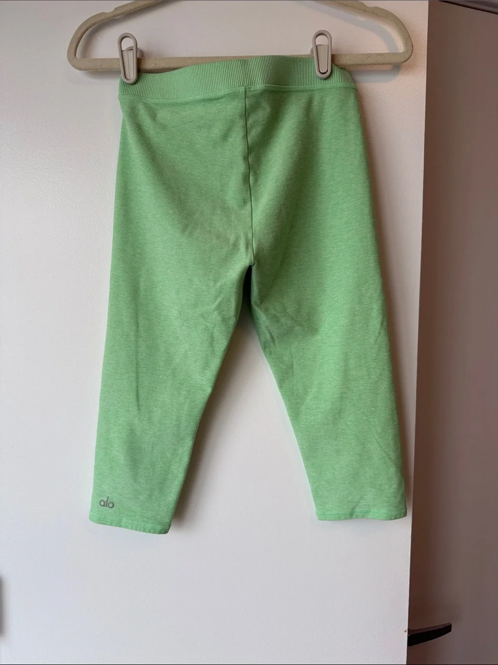 ALO Yoga Light Green Capri Leggings